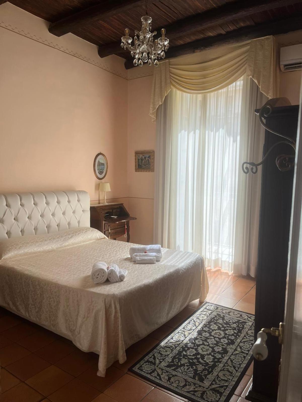 Maison Barriera - Luxury Suites - Salerno City Center Экстерьер фото