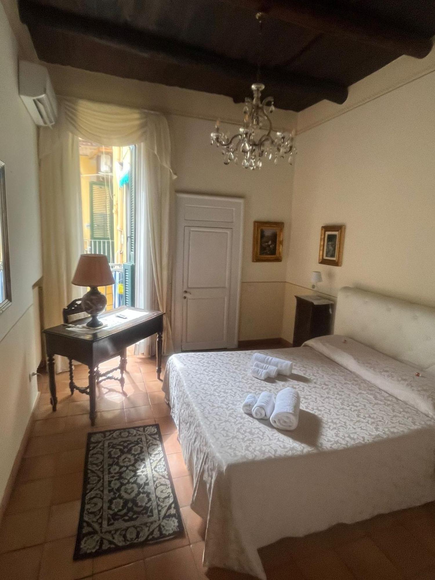 Maison Barriera - Luxury Suites - Salerno City Center Экстерьер фото